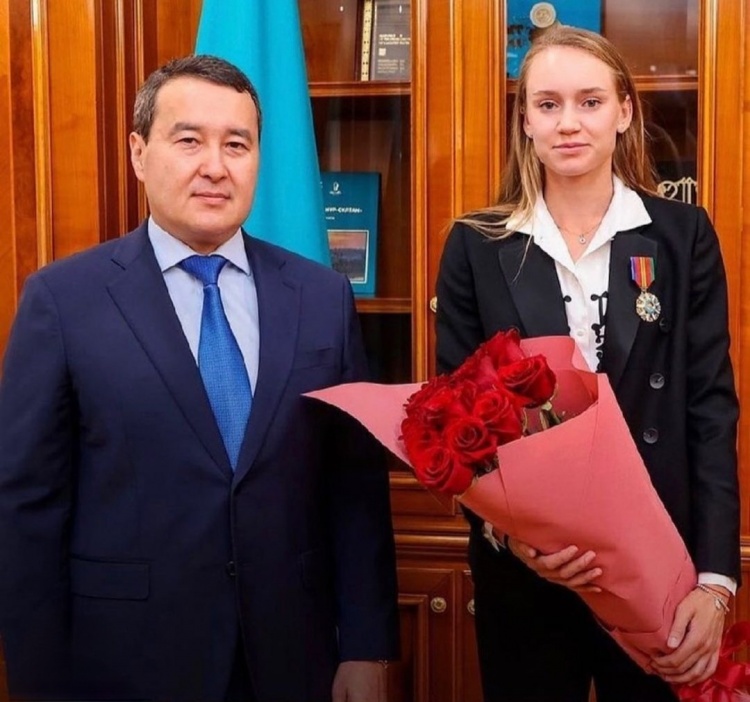 爱驱使她不 爱驱使她不