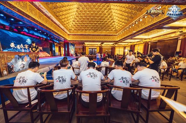 动的背景下 动的背景下